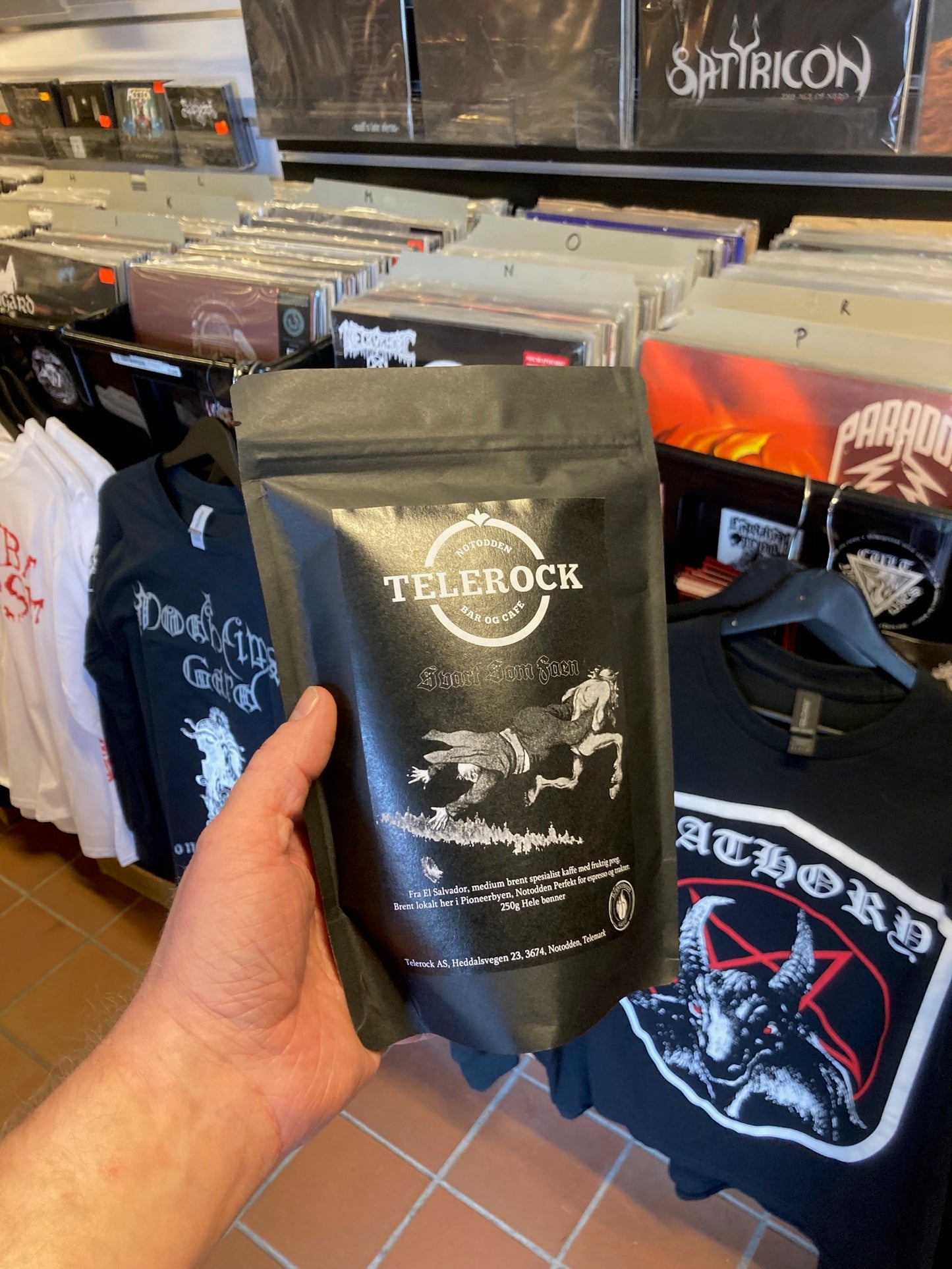SVART SOM FAEN Kaffe