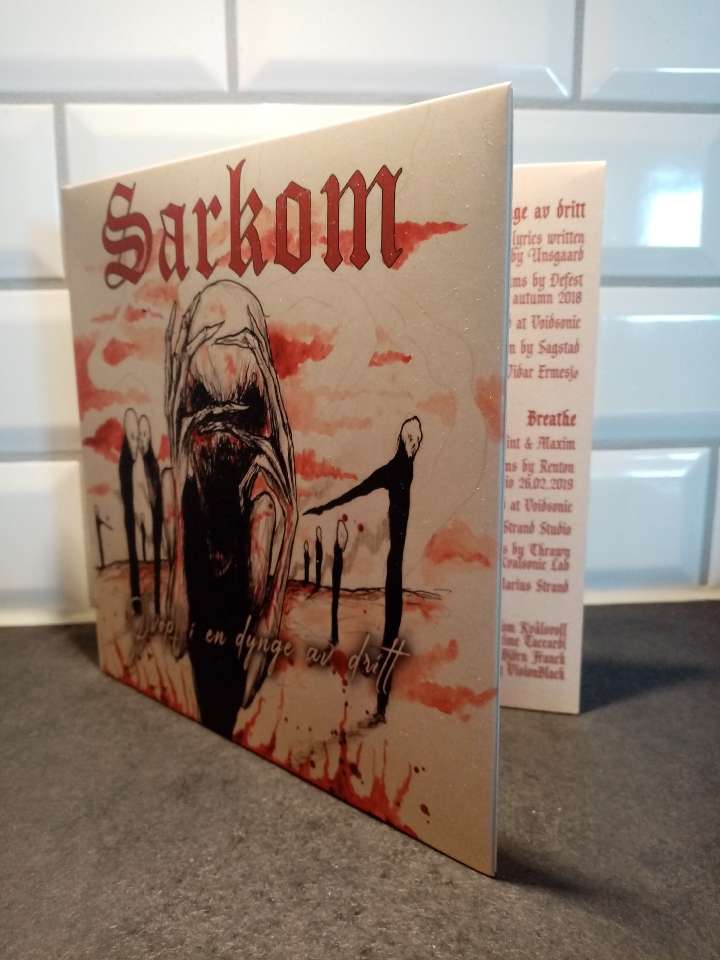 SARKOM - Svøpt i en dynge av dritt T-SHIRT + 7''EP PACKAGE